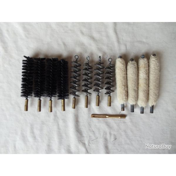 Lot de 13 �couvillons ( acier ,crin, laine ,chiffon )en calibre 28.
