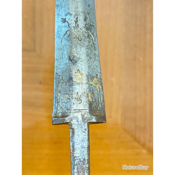 Lame d'�p�e � deux pans et ar�te centrale sign�e au talon � S & K �, epoque Consulat-Premier Empire