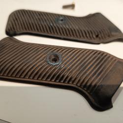 Authentique superbe plaquette de poign&eacute;e pistolet mitrailleur MP40 bien num&eacute;rot&eacute; voir photos