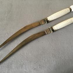 Superbe Paire de couteaux Ethniques Lames courb&eacute;es en laiton