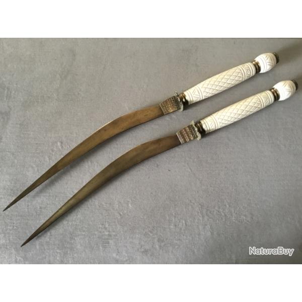 Superbe Paire de couteaux Ethniques Lames courb�es en laiton