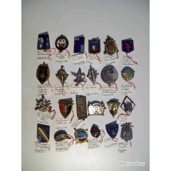 lot 24 insignes militaire pucelles