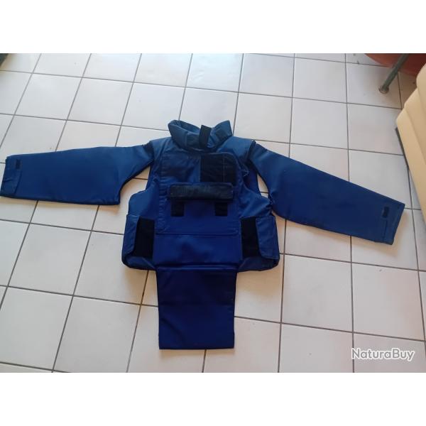 ENCHERE GILET PARE BALLES TRES RARE AVEC PROTEGE BRAS ET PROTEGE AINE EN 3A
