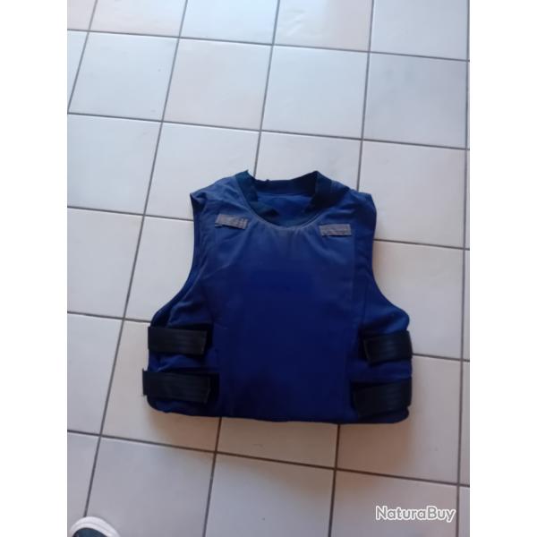 ENCHERE GILET PARE BALLES DISCRET BLEU EN 3A AVEC 2 PLAQUES ANTI TRAUMA EN PLUS