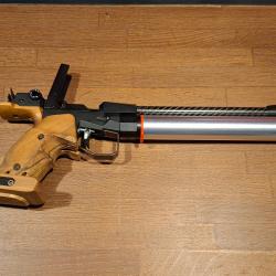 Pistolet droitier air comprim&eacute; pcp / feinwerkbau c25 enti&egrave;rement r&eacute;vis&eacute; avec r&eacute;gulateur neuf.