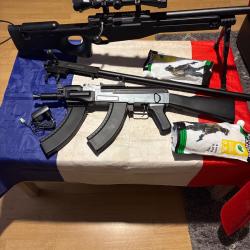 ? Lot AIRSOFT ? 2 r&eacute;pliques + chargeurs + accessoires