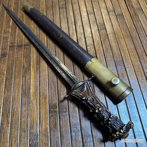 BELLE DAGUE DEBUT XlX �ME MANCHE EN BOIS DE CHEVREUIL FOURREAU EN CUIR