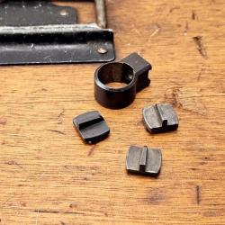 Lot Pi&egrave;ces d&eacute;tach&eacute;es Guidon pour fusil Suisse Schmidt Rubin G11