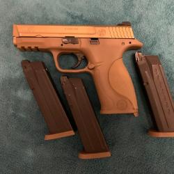 R&eacute;plique de poing Airsoft M&P9 Licence Smith&Wesson (VFC)