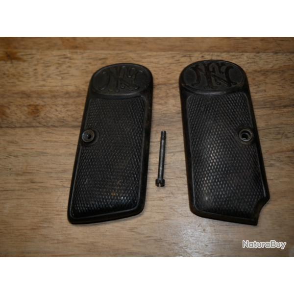 Paire de plaquettes de BROWNING 1910 version avec anneau de dragonne