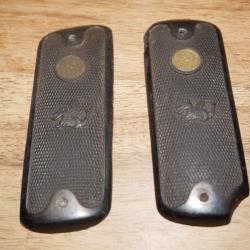 Paire de plaquettes de pistolet 7.65mm avec Dragon jamais mont&eacute;es (neuves de stock)