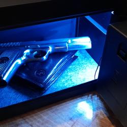 Coffre-fort &eacute;lectronique avec &eacute;clairage int&eacute;rieur  LED  17 x 23 x 17 cm.