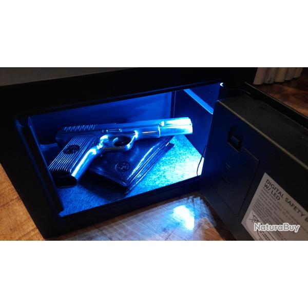 Coffre-fort �lectronique avec �clairage int�rieur  LED  17 x 23 x 17 cm.