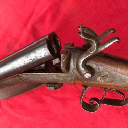 BEAU FUSIL &Agrave; BROCHE SIGN&Eacute; TROUVAILLE DE GRENIER ET MUNITIONS DE COLLECTION