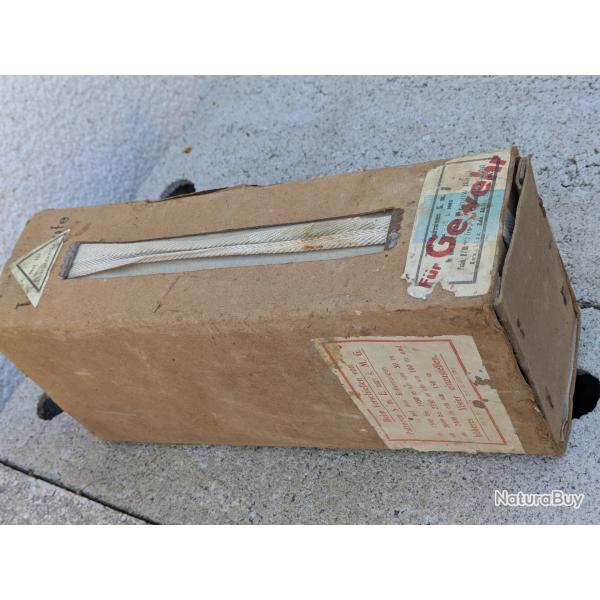Box avec ses boites vides sans munitions pour fusil Mauser et M.G
