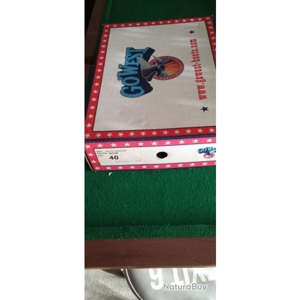 Paire de santiags neuve T40 mixte marque Go West