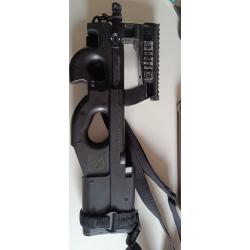 Lot P90 airsoft + amobox + chargeur