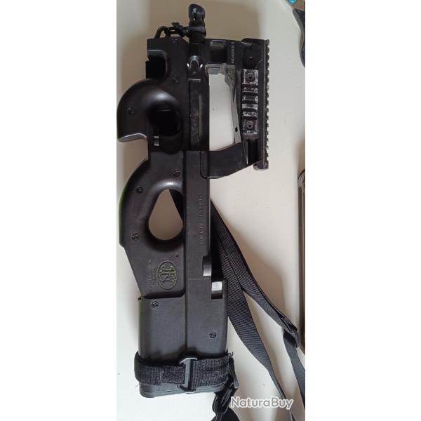 Lot P90 airsoft + amobox + chargeur