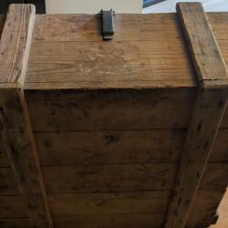 WW1/WW2 ALLEMAGNE CAISSE EN BOIS MILITAIRE ALLEMANDE AVEC MARQUAGES 73 CM SUR 75 CM SUR 34 CM