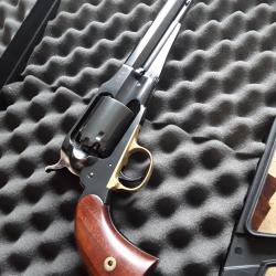 UBERTI 1858 new Improved navy calibre 36 .Etat neuf. Chemin&eacute;es B&eacute;rylium . Guidon d?rivable.