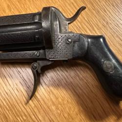 Pistolet &agrave; broche Lefaucheux poivri&egrave;re