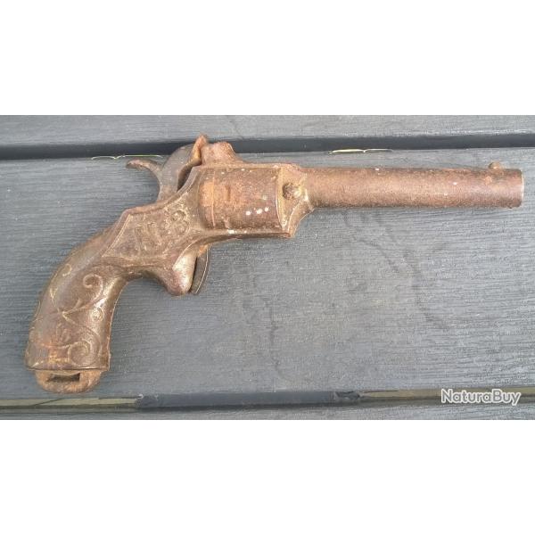 TRES ANCIEN EPOQUE 1900 PISTOLET A AMORCE EN FER  MARQUAGE G.V N�3