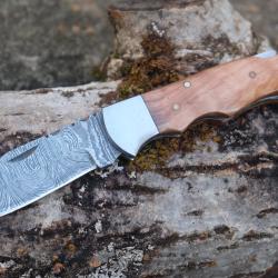 Couteau A D&eacute;pecer Petit Gibier Lame Damas 128 Couches Style Buck 112 Manche Bois Fabric Artisanale