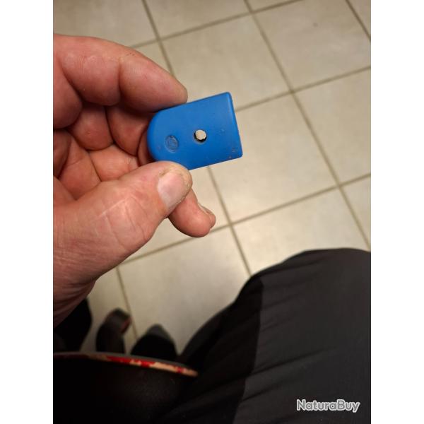 A VENDRE DEUX TALON DE CHARGEUR BERETTA 92  BLEU