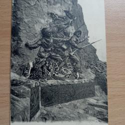 CPA. Monument du 152e R&eacute;giment d'Infanterie au sommet du Vieil-Armand