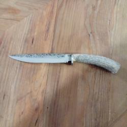 Couteau forg&eacute; et garde acier carbone XC75, manche en bois de cerf