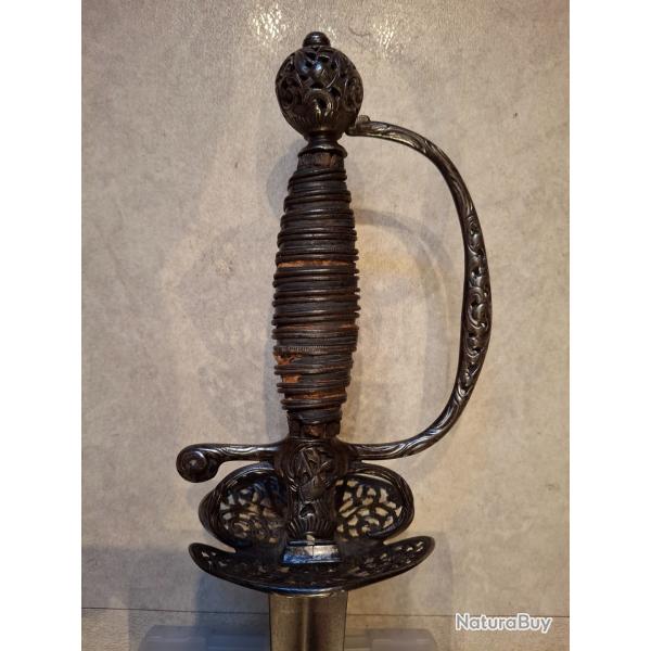 �P�E DE COUR 18�me si�cle EN FER AJOUR�.