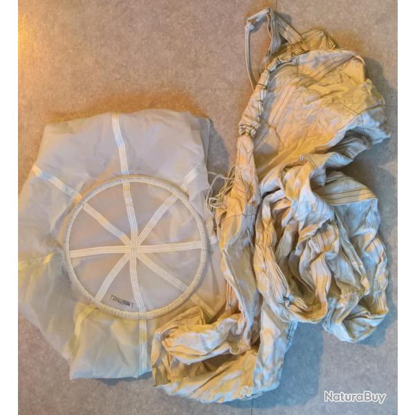 Parachute largage mat�riel Arm�e Fran�aise