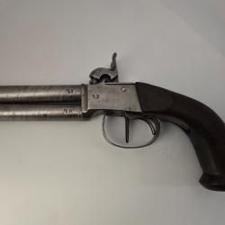 Pistolet ancien &agrave; percussion, double canon juxtapos&eacute;