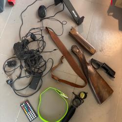 Pi&egrave;ces d&eacute;tach&eacute;es pour bricoleur super lot trouve tous aux encheres bo&icirc;te armurerie