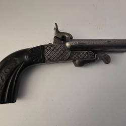 Pistolet ancien &agrave; percussion,