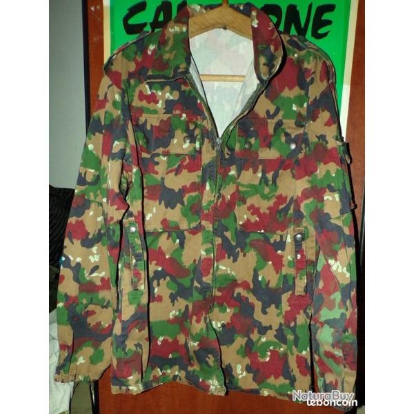 ARMEE SUISSE : VESTE CHEMISE AVEC CAMOUFLAGE DE L'ARMEE SUISSE ,2 POCHES SUR LA POITRINE ET UNE POCH