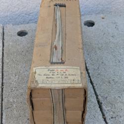 Box avec ses boites vides sans munitions pour fusil Mauser