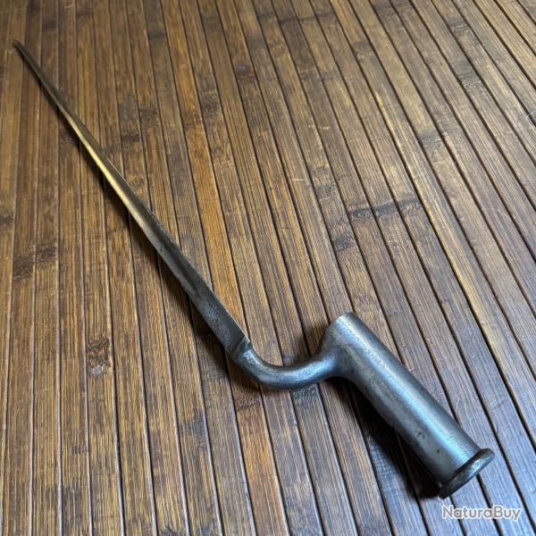 BELLE BA�ONNETTE � DOUILLE BROWN BESS SIGN�E JOHN GILL ANGLETERRE XVX �me SI�CLE