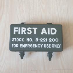Bo&icirc;te vide FIRST AID 12 unit&eacute;s US ARMY (187.M)