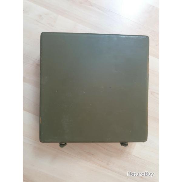 Caisse vide first aid fabrication fran�aise (122.M)