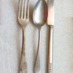 Lot US de trois couverts du medical department, WW2 (28.M)