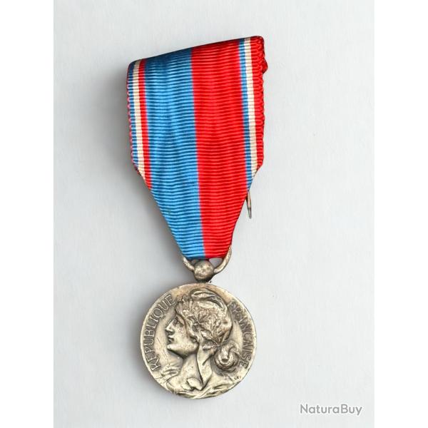 (114.001) M�daille d'honneur d�cern�e par la conf�d�ration musicale de France