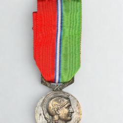 (119.001) M&eacute;daille du Syndicat G&eacute;n&eacute;ral du Commerce et de l'Industrie - Attribu&eacute;e en 1975