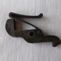 Pi&egrave;ces Berthier crochet chargeur + ressort de rappel