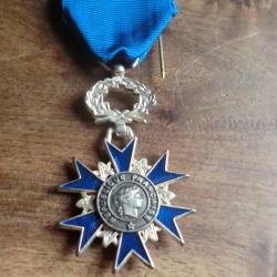 m&eacute;daille &eacute;mail ordre national du m&eacute;rite 1963