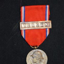 MEDAILLE DE VERDUN- MODULE EN BRONZE RENE- MARIE STUART- AGRAFE VERDUN- GRANDE GUERRE 1914/18