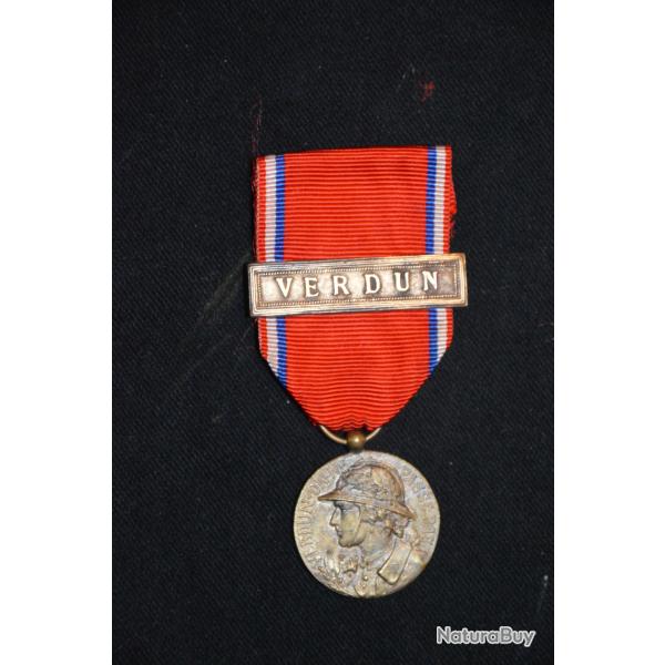 MEDAILLE DE VERDUN- MODULE EN BRONZE RENE- MARIE STUART- AGRAFE VERDUN- GRANDE GUERRE 1914/18