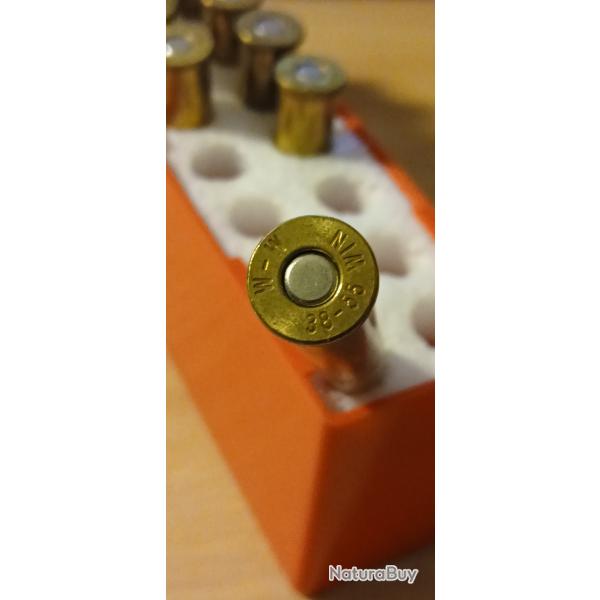 une cartouche de cal 38 - 55