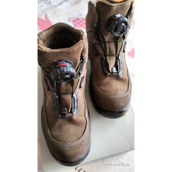 CHAUSSURES FEMME CHIRUCA  / RANDONNEE  / CHASSE