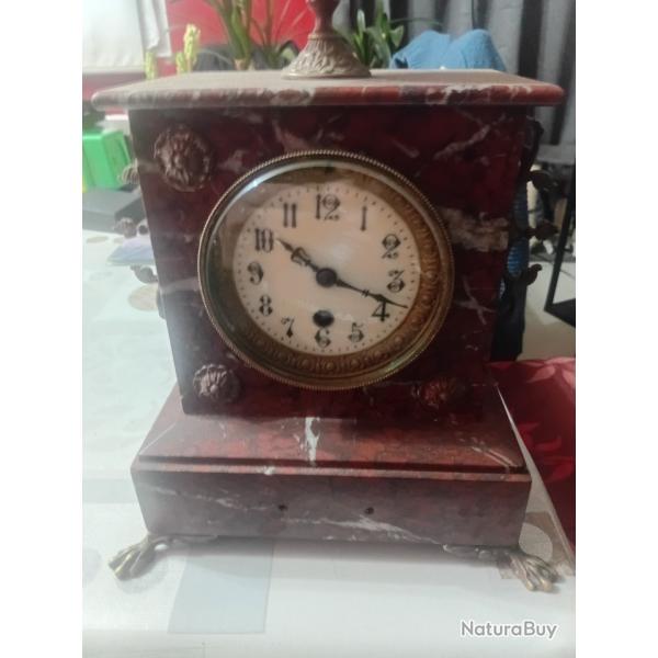 Pendule marbre rouge